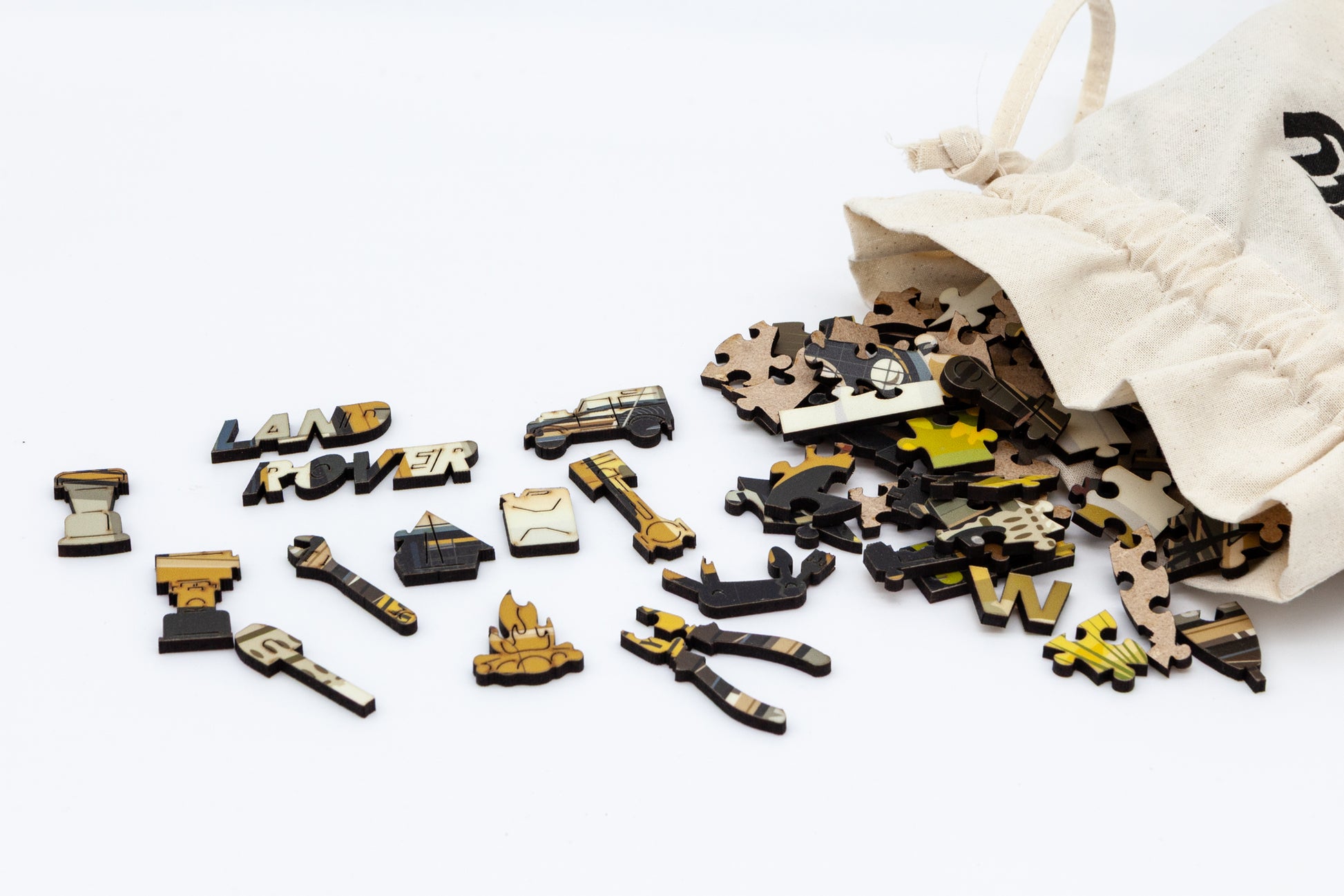 Land Rover Defender Wooden Jigsaw Puzzle - The Camel Trophy Edition. The perfect gift for Land Rover enthusiasts. Comes with 271 or 134 irregular and character pieces.  Designed, cut and packaged in Britain.