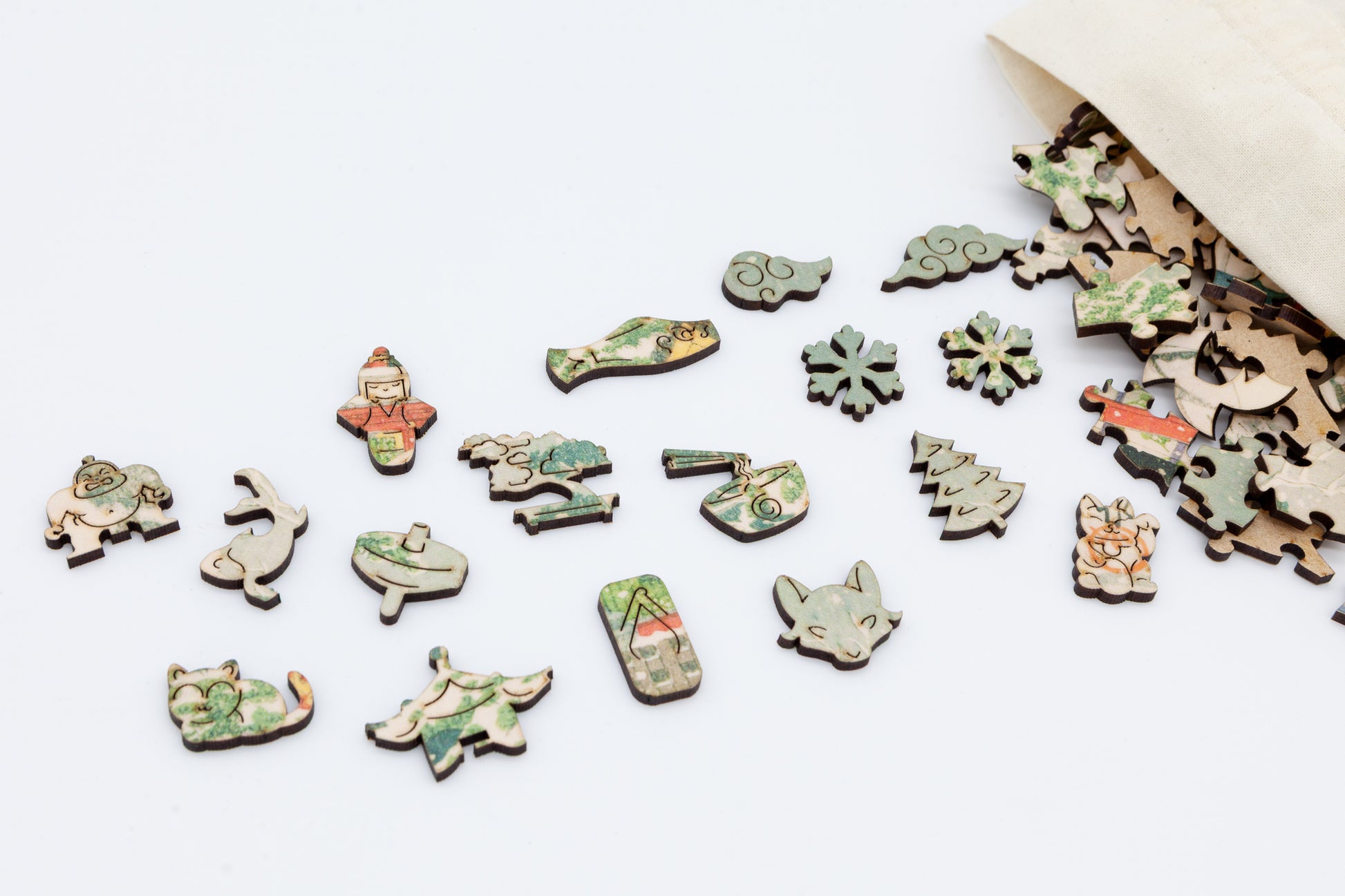 Snow at Hie Shrine wooden jigsaw puzzle.  Contains 275 jigsaw pieces.  Artwork by Hasui Kawase.  With irregular shaped and themed whimsical pieces. 